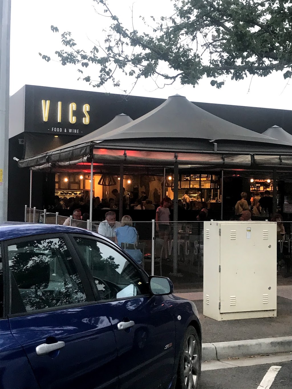 Vics Food & Wine | restaurant | 69-71 Oshanassy St, Sunbury VIC 3429, Australia | 0397442322 OR +61 3 9744 2322