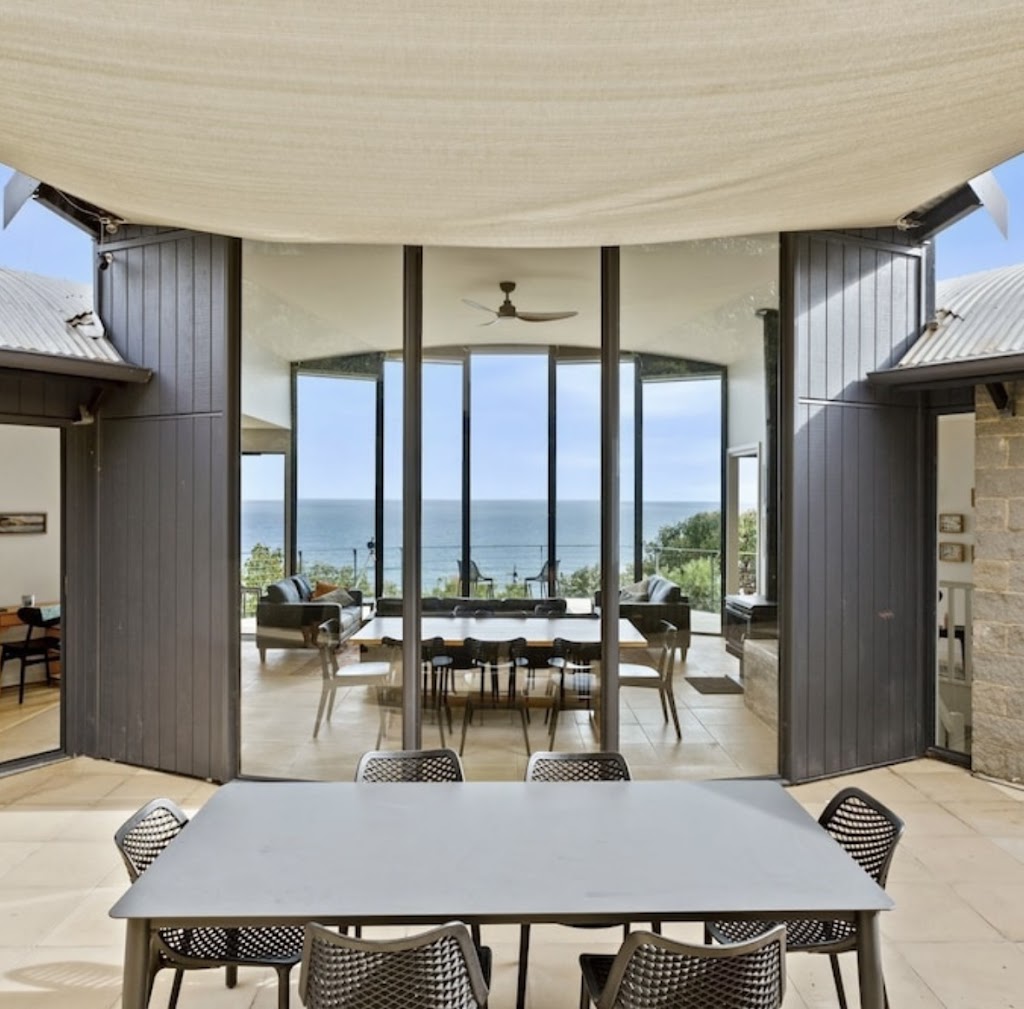 The Surf Spot Spectacular Eastern View Beach House | 635 Great Ocean Rd, Eastern View VIC 3231, Australia | Phone: (03) 5289 4233