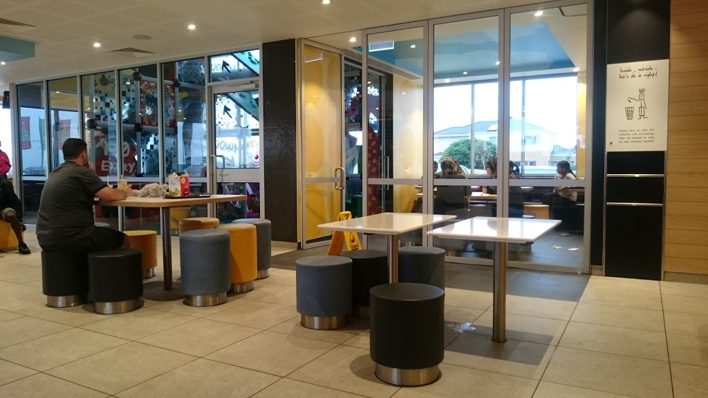 McDonalds Tarneit | cafe | 565 Derrimut Rd, Tarneit VIC 3029, Australia | 0397487240 OR +61 3 9748 7240