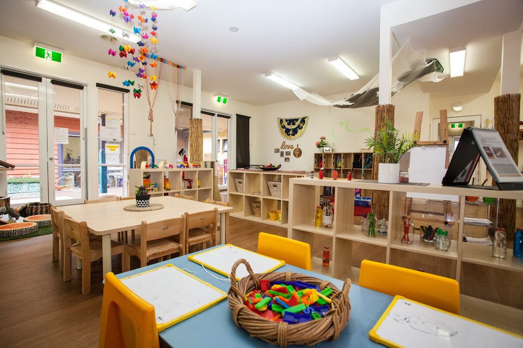 Community Kids Roxburgh Park Early Education Centre | school | 21 Greensted Grove, Roxburgh Park VIC 3064, Australia | 0383392333 OR +61 3 8339 2333