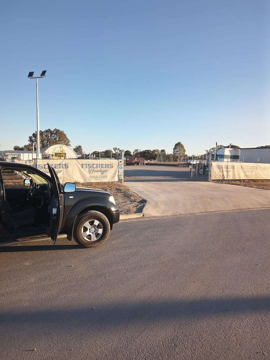 Fishers Haulage | 40 Gibson Pl, Howlong NSW 2643, Australia | Phone: 0427 860 044