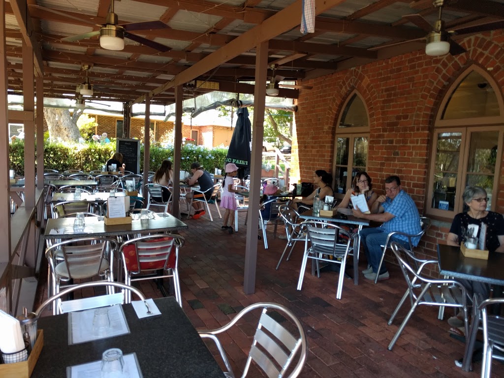 Riverside At Woodbridge | restaurant | 8254 Ford St, Woodbridge WA 6056, Australia | 0892741469 OR +61 8 9274 1469