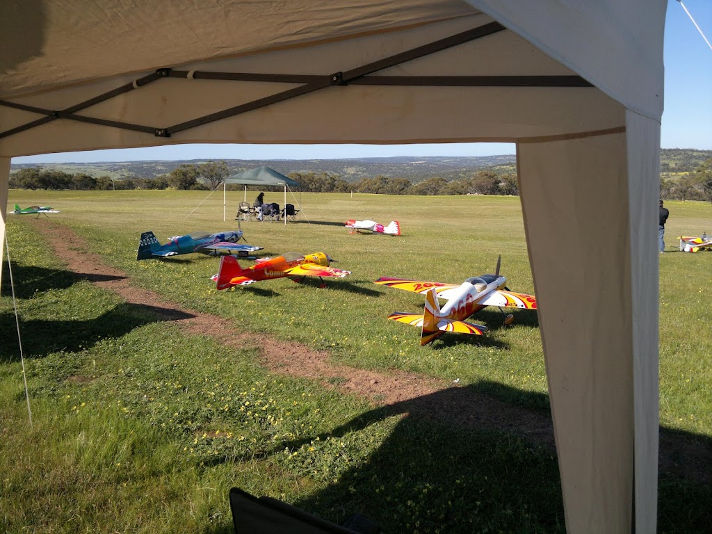 Fox-Field, Model aircraft flying area | Burlong WA 6401, Australia | Phone: 0402 906 345