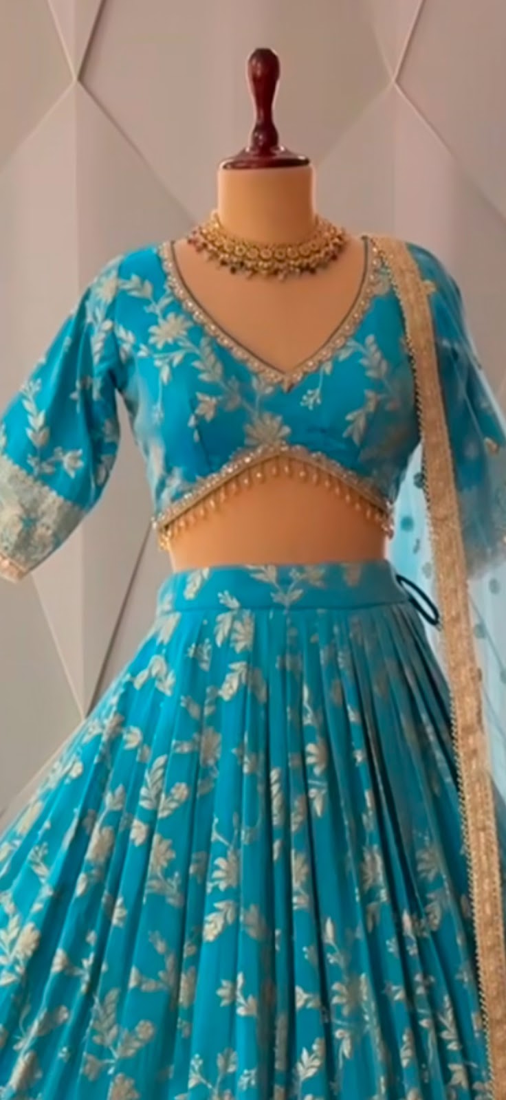 Desi couture | 43 Marrone Bvd, Cranbourne East VIC 3977, Australia | Phone: 0433 650 003