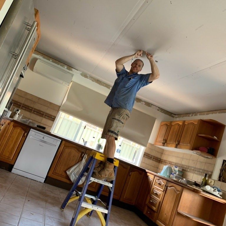 Parky the sparky | electrician | 2 Callistris Ct, Elanora QLD 4221, Australia | 0403529552 OR +61 403 529 552