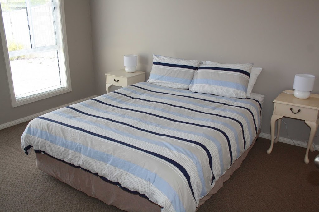 The Rocks Retreat - Victor Harbor Accommodation | 4 Butterfly Ct, Hayborough SA 5211, Australia | Phone: 0412 264 437