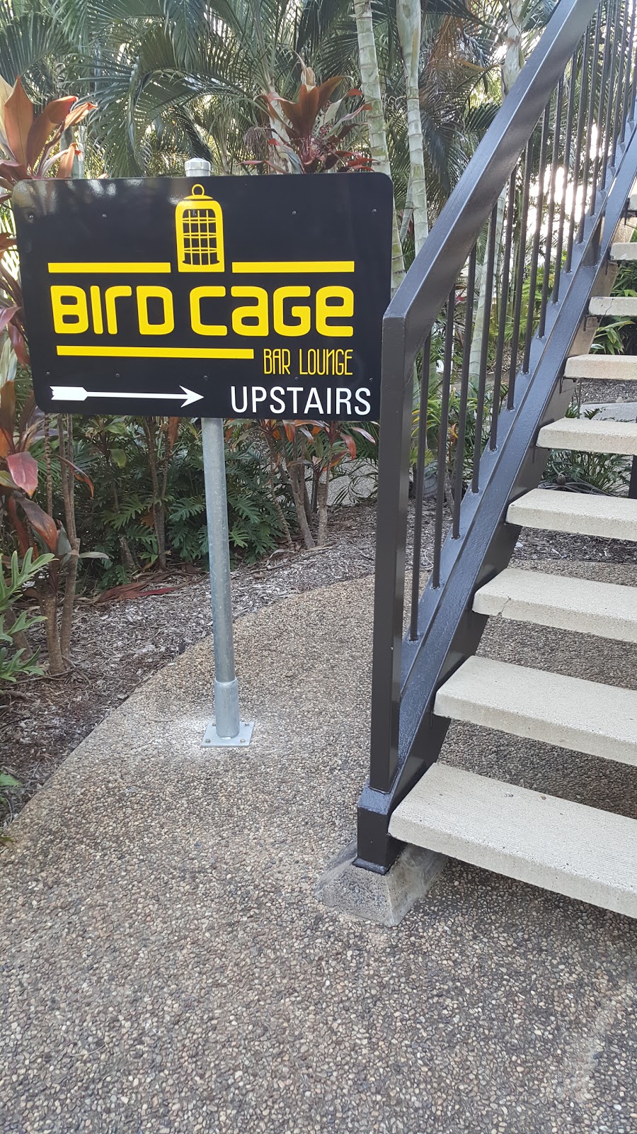 Birdcage Bar | Bruce Hwy, Norman Gardens QLD 4701, Australia | Phone: (07) 4930 9723