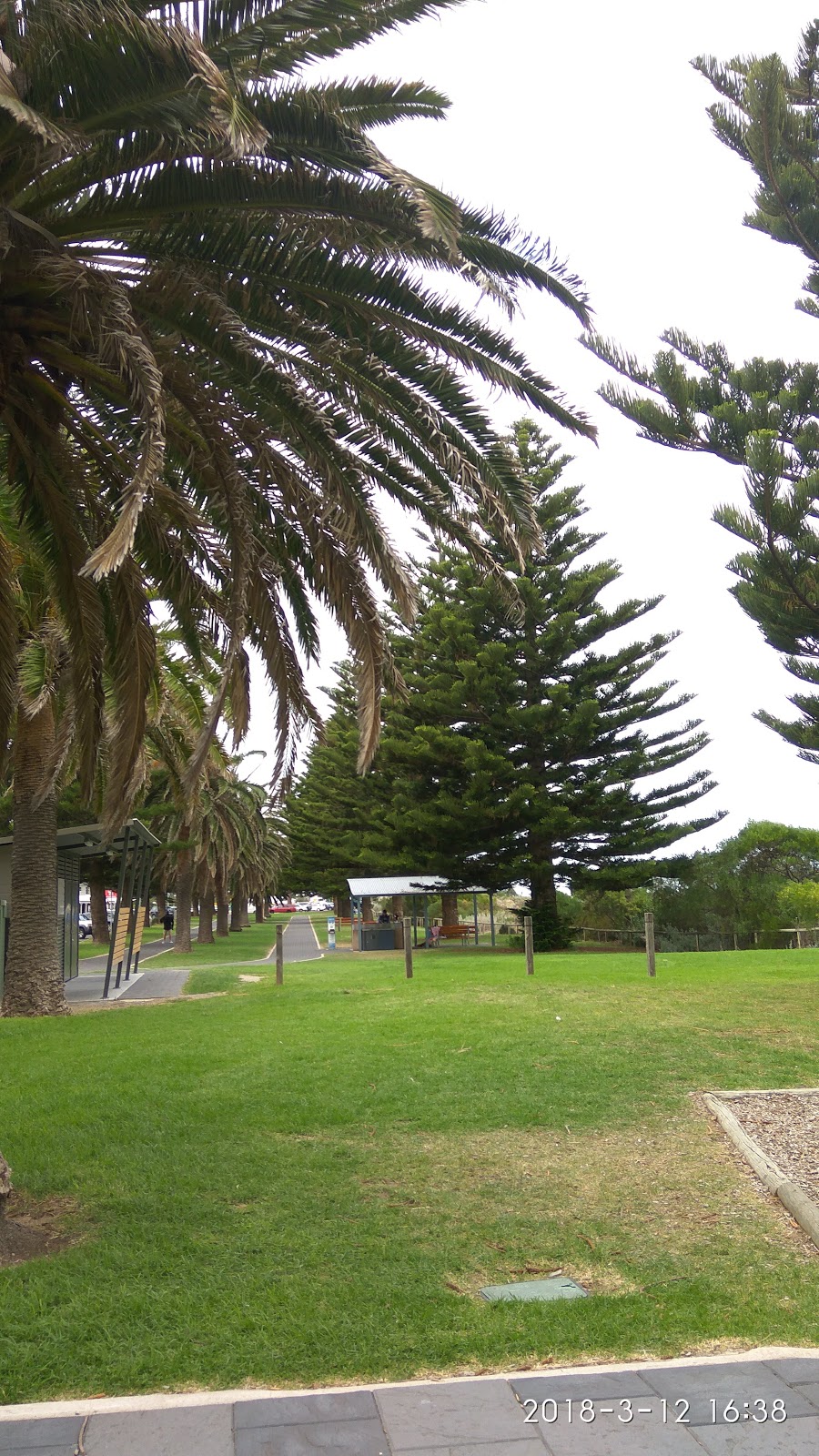 Soldiers Memorial Reserve | park | 8/9 Esplanade, Victor Harbor SA 5211, Australia