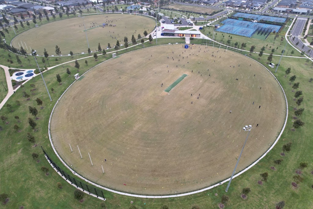 Woodlea Sports Ovals | point of interest | Frontier Ave, Aintree VIC 3336, Australia | 1300966353 OR +61 1300 966 353