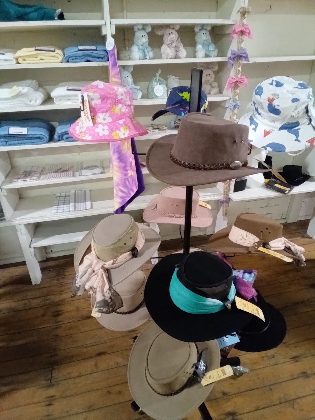 Helen’s Outback Boutique | 7 York St, Marrar NSW 2652, Australia | Phone: 0447 400 212