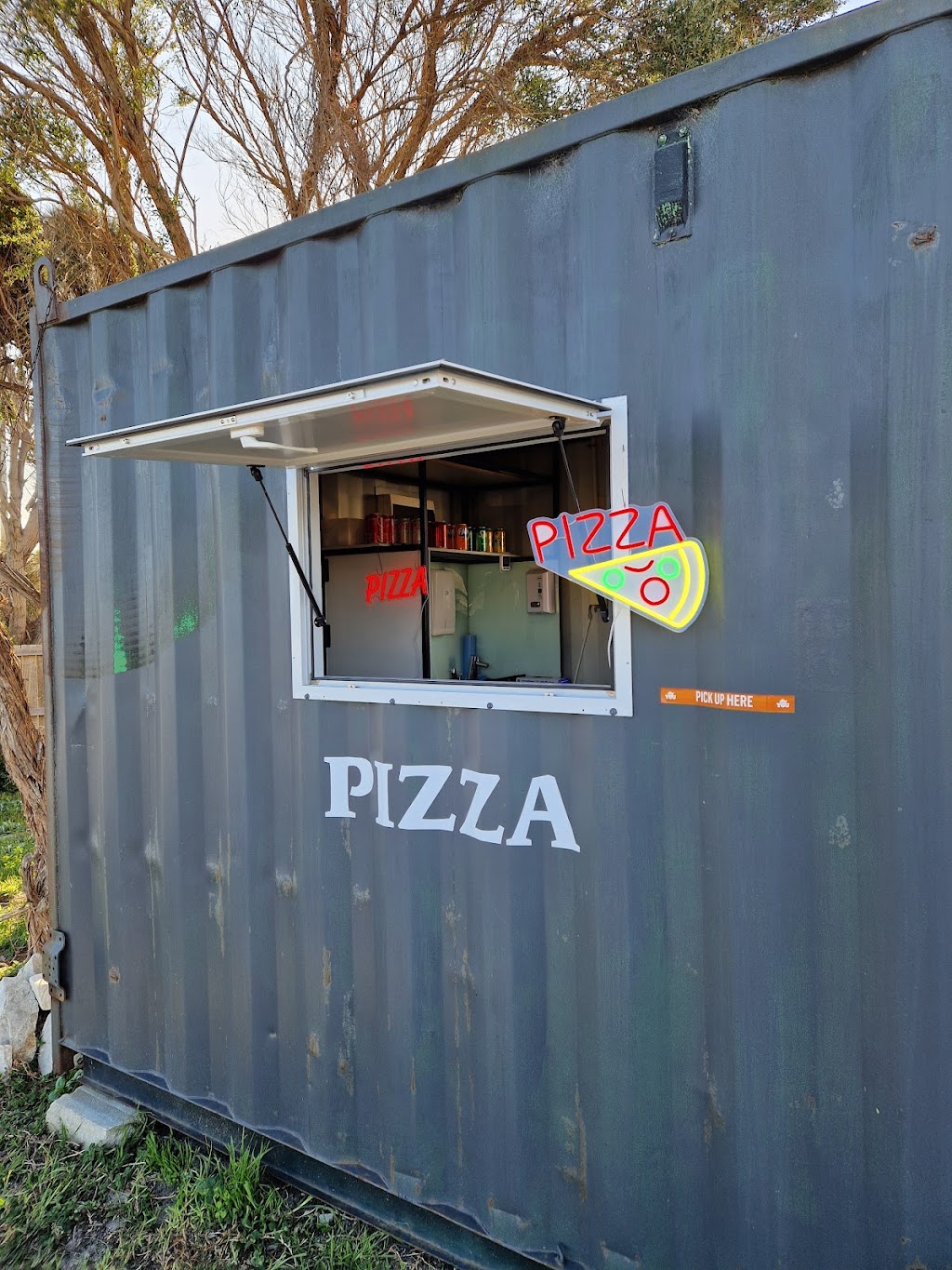 Pizza Qube | 3 Bowman St, Whitemark TAS 7255, Australia | Phone: 0420 217 317