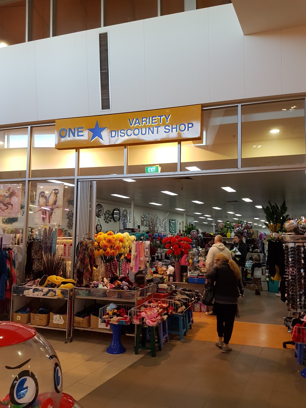 two dollar shop (One - Variety Discount Shop) | shopping mall | Manor Lakes Blvd, Wyndham Vale VIC 3024, Australia