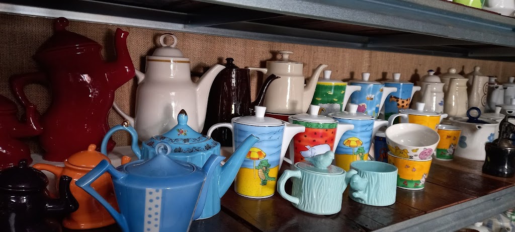 The Quacking Frog Teapot Shed | tourist attraction | 18 Williams St, Boyup Brook WA 6244, Australia | 0433681830 OR +61 433 681 830
