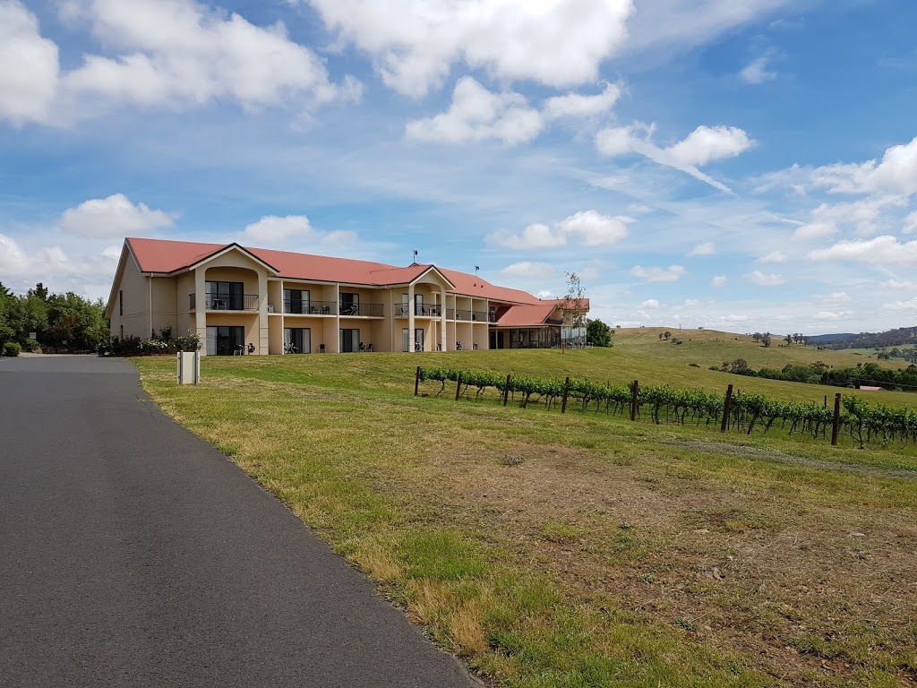 Turners Vineyard | lodging | 4929 Mitchell Hwy, Lucknow NSW 2800, Australia | 0263691045 OR +61 2 6369 1045