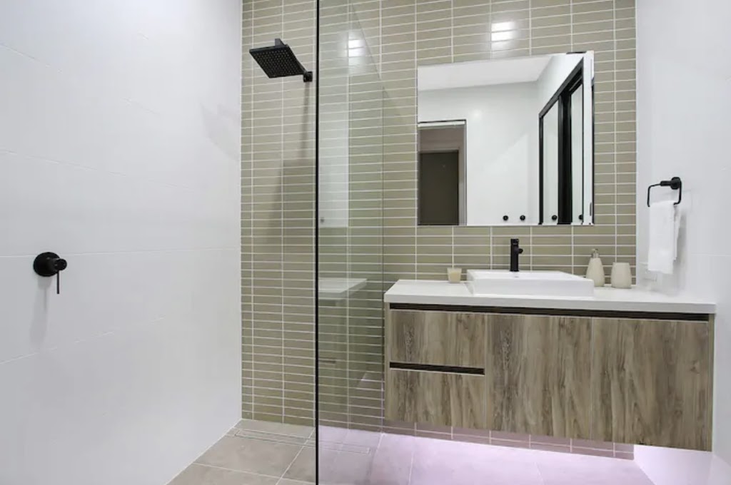 Adori Maloo Waterfront 5 Bedroom 5 Bathroom Home | lodging | 56 Lakeside Dr, Bundalong VIC 3730, Australia | 0408552479 OR +61 408 552 479