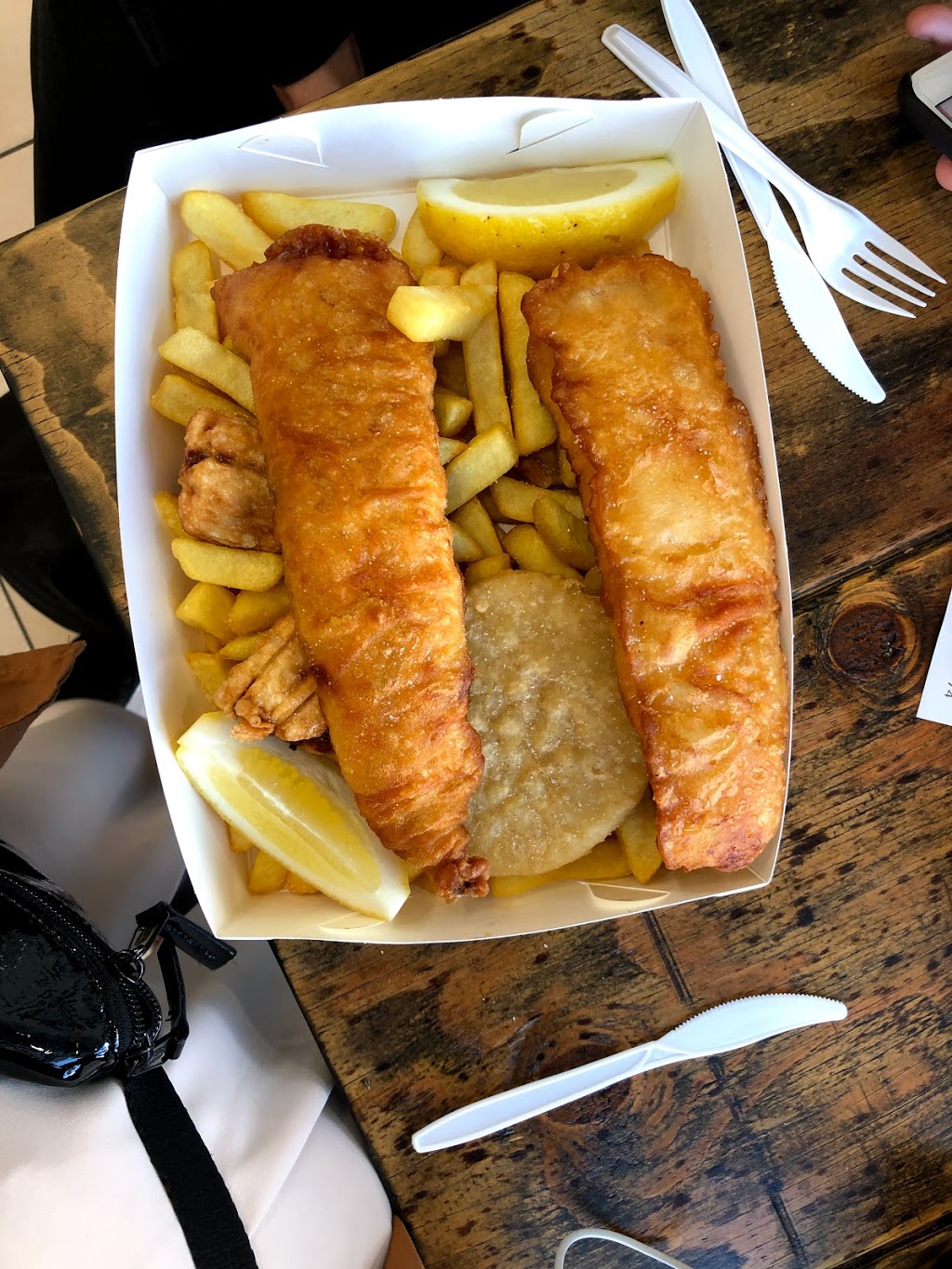 Union Square Fish & Chips Shop | restaurant | 14/190-196 Union St, Brunswick West VIC 3055, Australia | 0393880888 OR +61 3 9388 0888