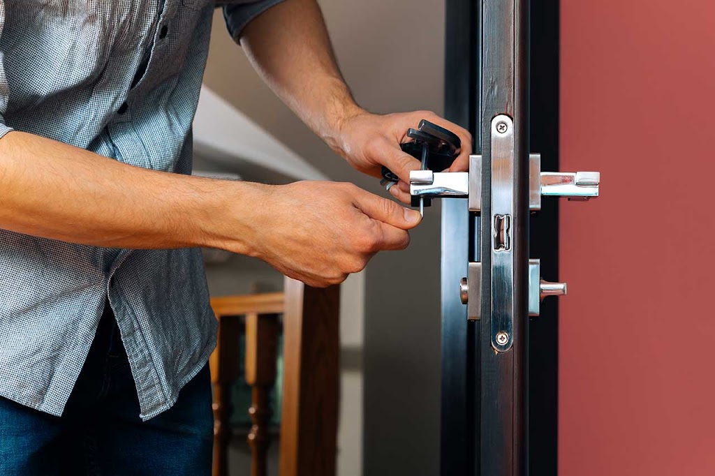 Lakeview Locksmiths | 11 Glen Mitchell St, Bolton Point NSW 2283, Australia | Phone: 0474 196 880