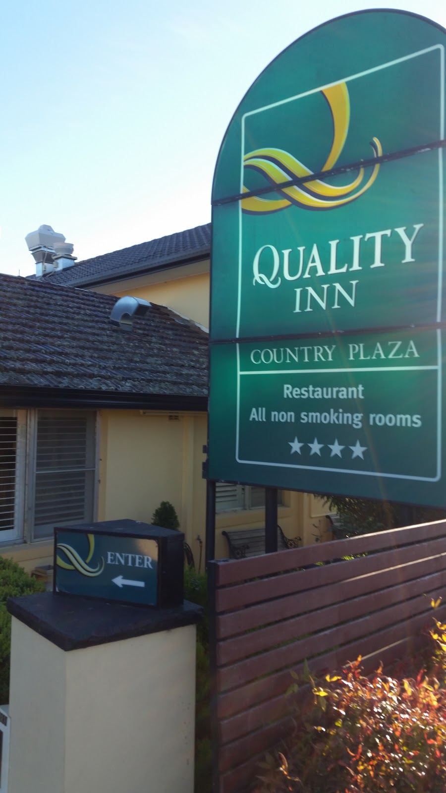 Quality Inn Country Plaza Queanbeyan | 147 Uriarra Rd, Queanbeyan NSW 2620, Australia | Phone: (02) 6297 1211