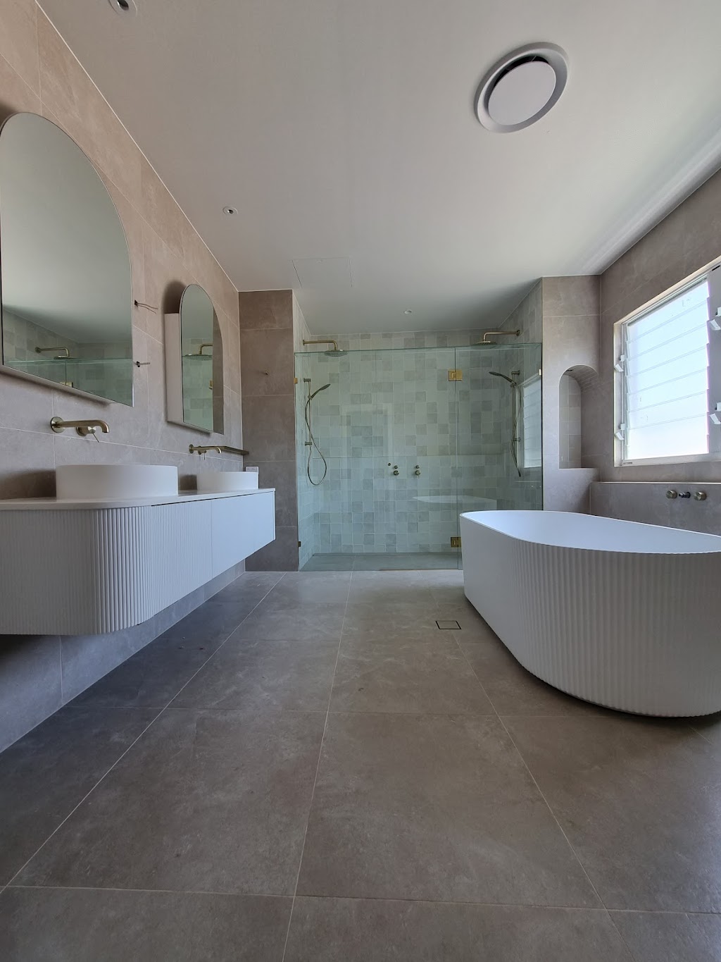 Hinterland Glassworx | 30-36 Wagonwheel Rd, Boyland QLD 4275, Australia | Phone: (07) 5543 4303