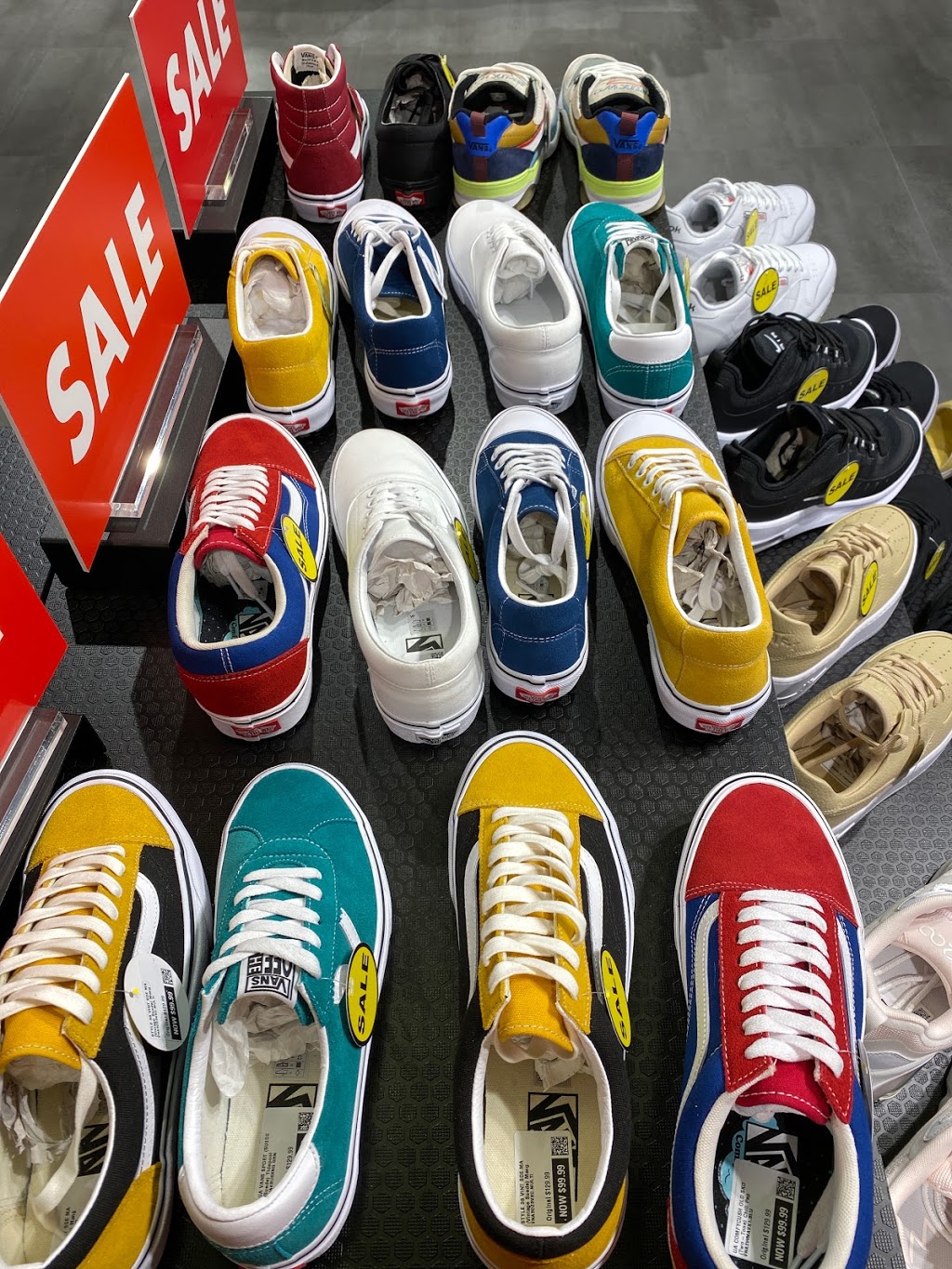 Platypus Shoes (Indooroopilly) | shoe store | Indooroopilly Shopping Centre, 322 Moggill Rd, Indooroopilly QLD 4068, Australia | 0738786561 OR +61 7 3878 6561