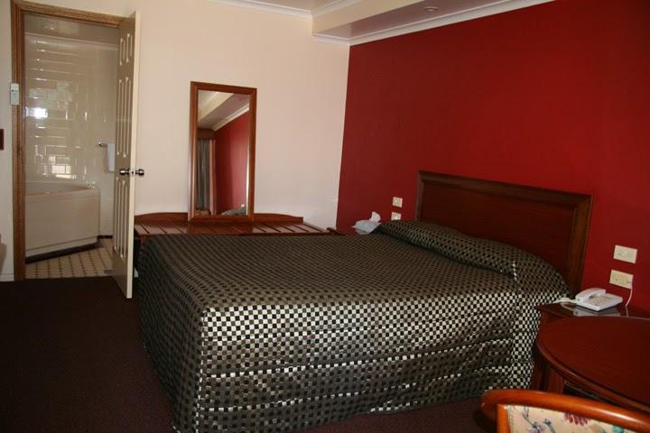 QUEENSGATE MOTEL | lodging | 2-4 High St, Queanbeyan East NSW 2620, Australia | 0262977677 OR +61 2 6297 7677