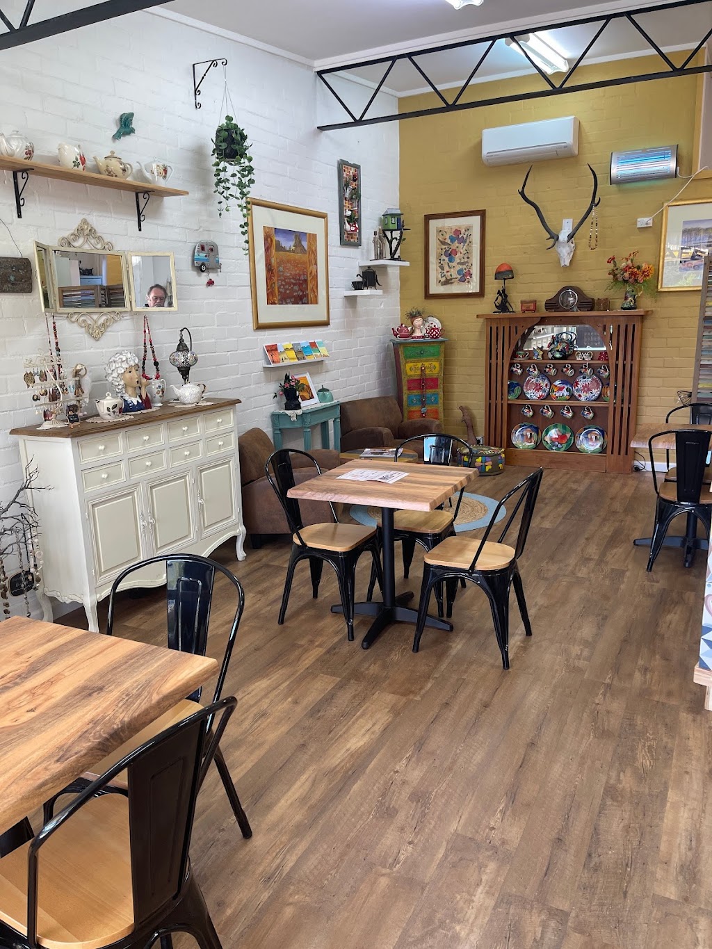 Studio on Jounama - Cafe Talbingo | Unit 6/49 Lampe St, Talbingo NSW 2720, Australia | Phone: 0423 527 820