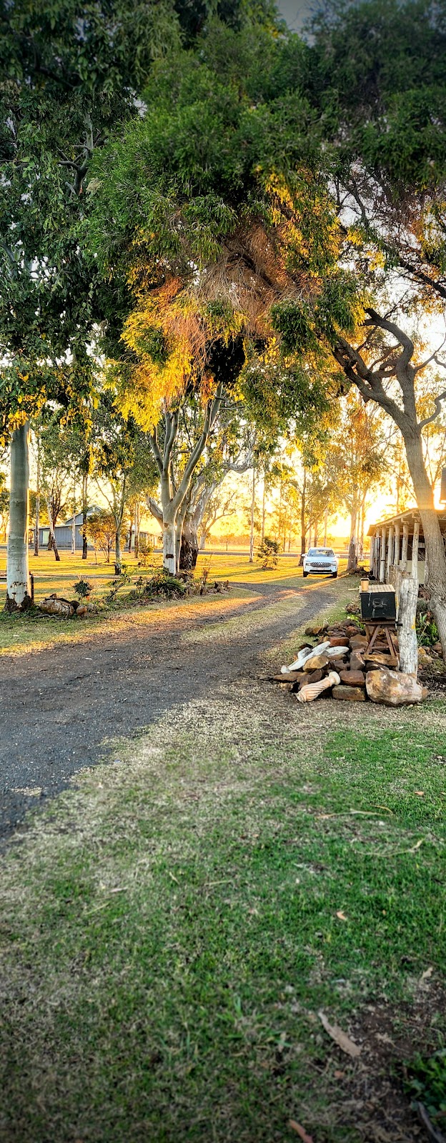 The Bun Tourist Park | 84 Moffatt St, Kaimkillenbun QLD 4406, Australia | Phone: (07) 4663 4108