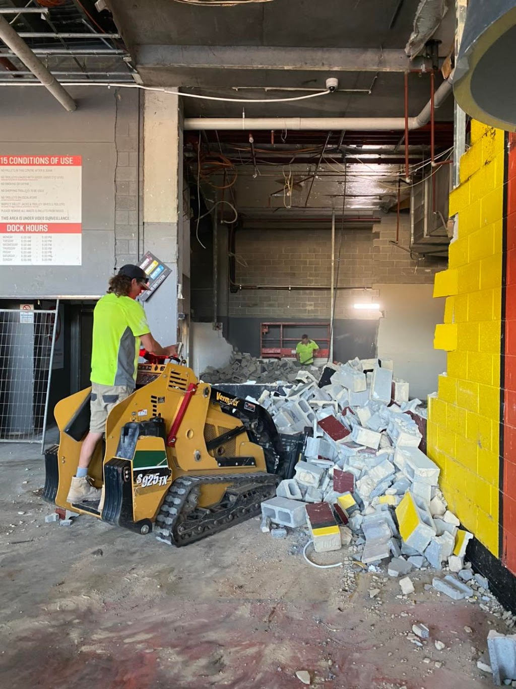 R&J Cronin Equipment Hire | Unit 2/62 Advantage Ave, Morisset NSW 2264, Australia | Phone: 0407 121 061