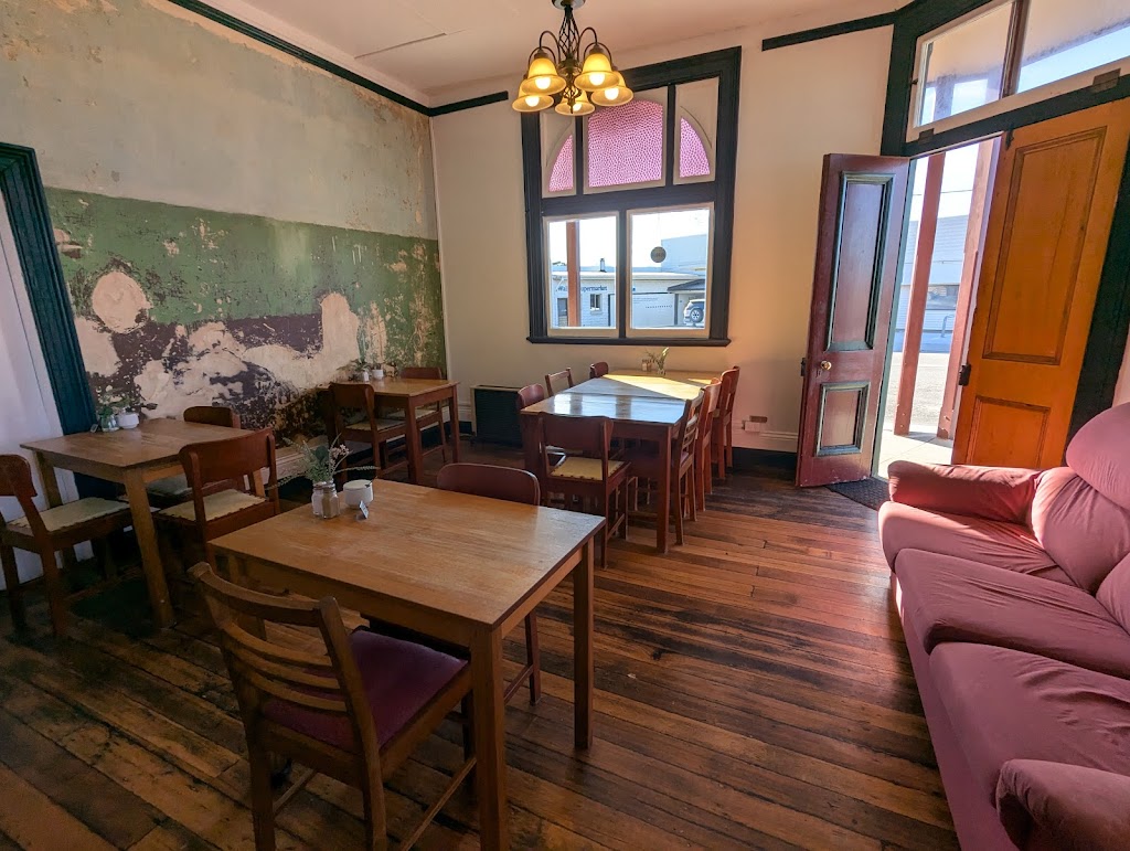 Corner Cafe at the Interstate Hotel | 8 Patrick St, Whitemark TAS 7255, Australia | Phone: (03) 6359 2114