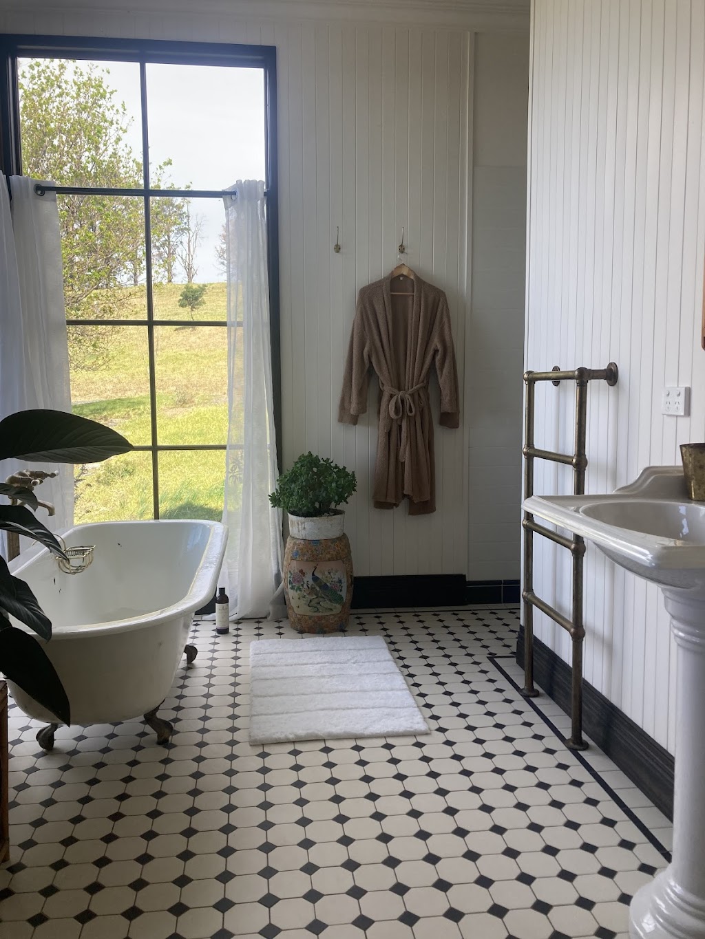 Blue Hills Luxury Farm Stay | 83 Meads Rd, Tilba Tilba NSW 2546, Australia | Phone: 0400 358 514