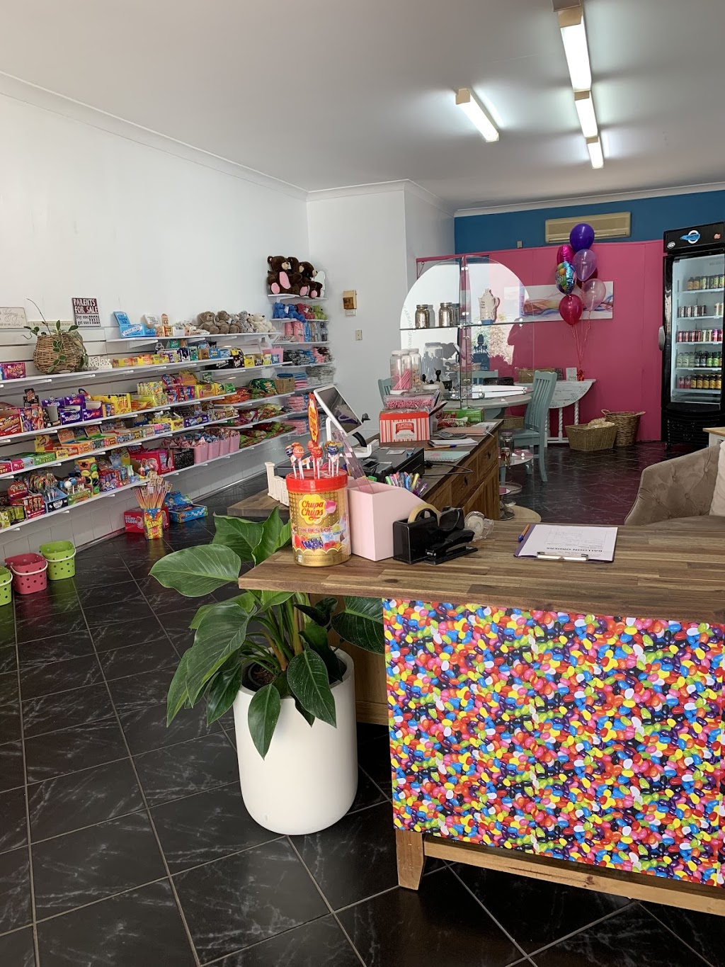 Tanilba Bay Balloons & Candy | home goods store | Shop 13/61 President Wilson Walk, Tanilba Bay NSW 2319, Australia | 0402902750 OR +61 402 902 750