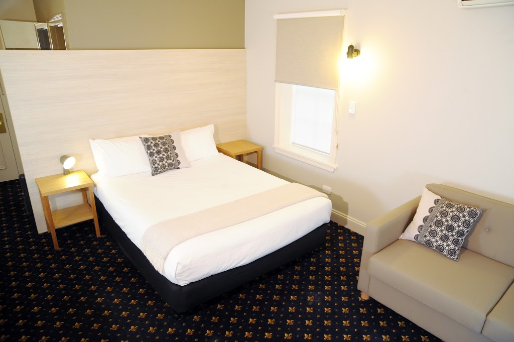 Sovereign Hill Hotel | 39 Magpie St, Golden Point VIC 3350, Australia | Phone: (03) 5337 1159