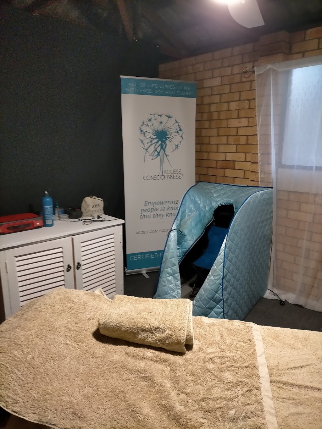 Hands on healing massage |  | 40 John St, South Tamworth NSW 2340, Australia | 0439591782 OR +61 439 591 782
