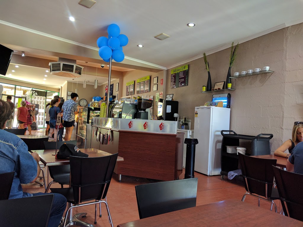 Eildon Bakery Cafe | cafe | 10 Main St, Eildon VIC 3713, Australia | 0357742362 OR +61 3 5774 2362