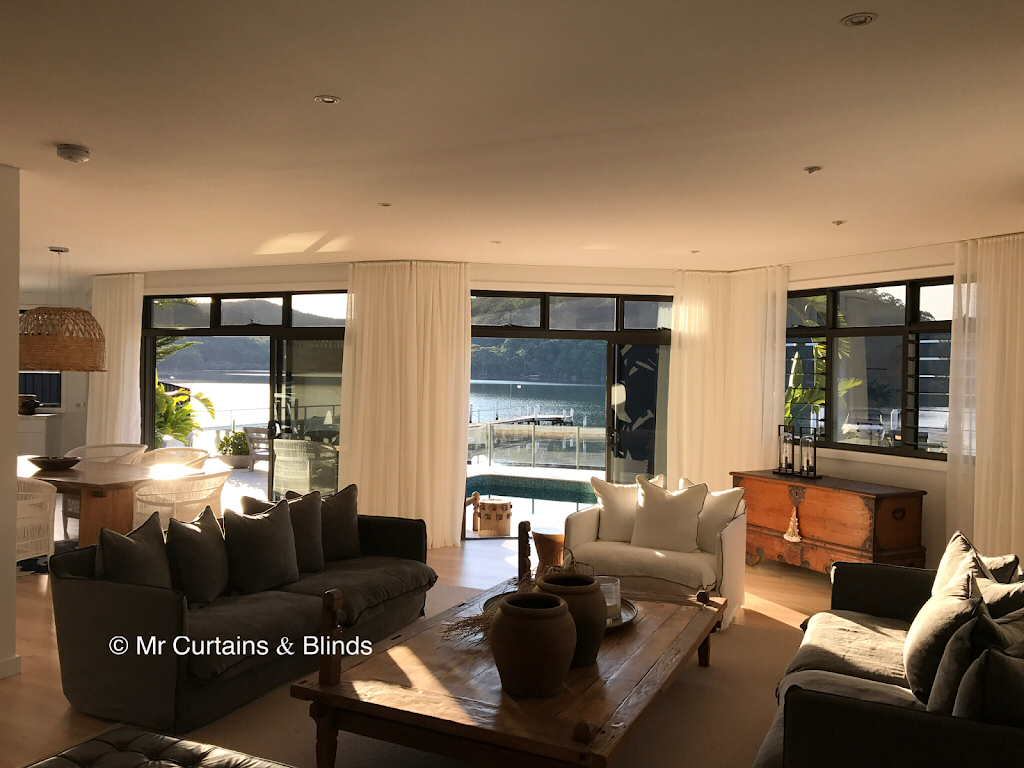 Mr Curtains & Blinds | 1/11 Broadwater St, Point Clare NSW 2250, Australia | Phone: (02) 4339 9422