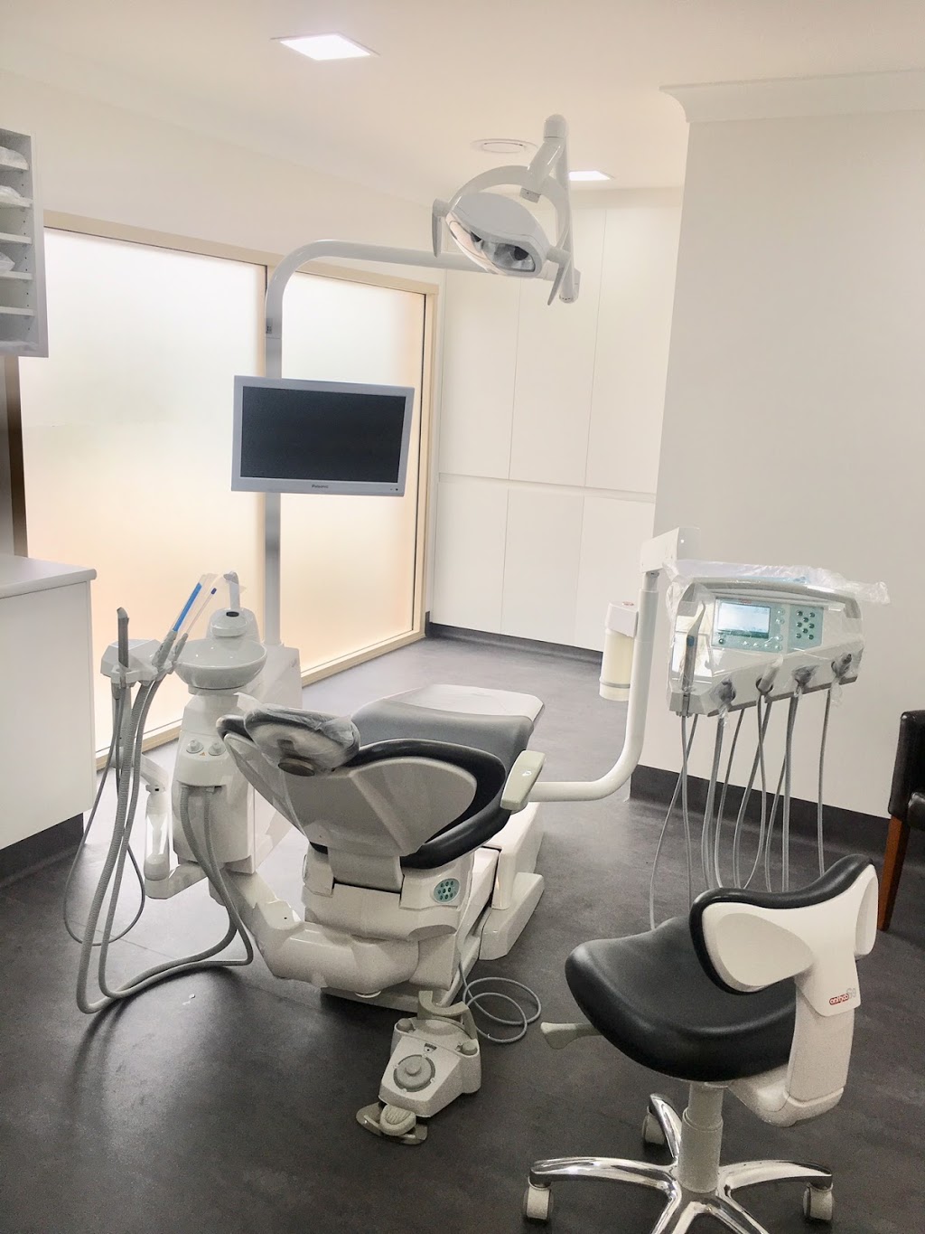 Tarneit Road Dental Clinic - Family Dentist in Tarneit | dentist | 834 Tarneit Rd, Tarneit VIC 3029, Australia | 0380878757 OR +61 3 8087 8757