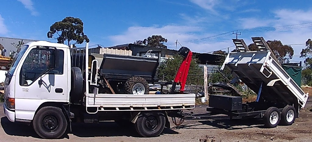 Micks Mini Excavator Hire 1.2 Tonne | 1 Larundel St, Manangatang VIC 3546, Australia | Phone: 0459 384 113