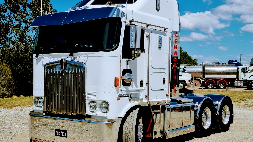 Juniours Haulage Pty Ltd | 13 Tomlinson St, Yarrabilba QLD 4207, Australia | Phone: 0409 062 048