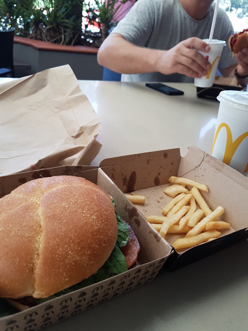 McDonalds South Nowra | meal takeaway | Cnr Princes Highway & Browns Road, South Nowra NSW 2540, Australia | 0244221099 OR +61 2 4422 1099