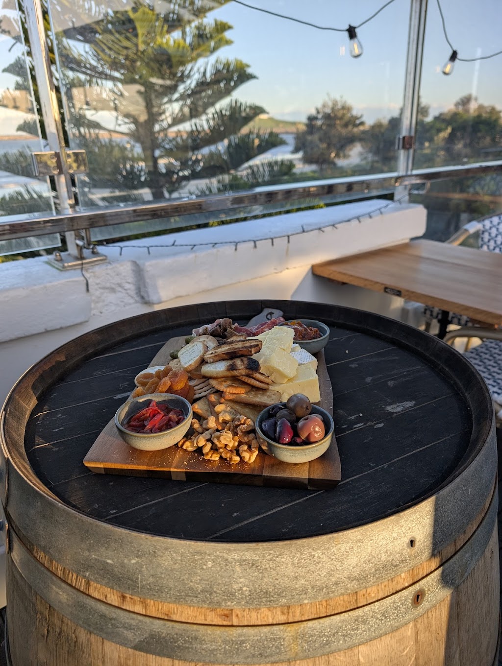 Lexies Crows Nest | 128 Mitchell St, Stockton NSW 2295, Australia | Phone: (02) 4928 4226