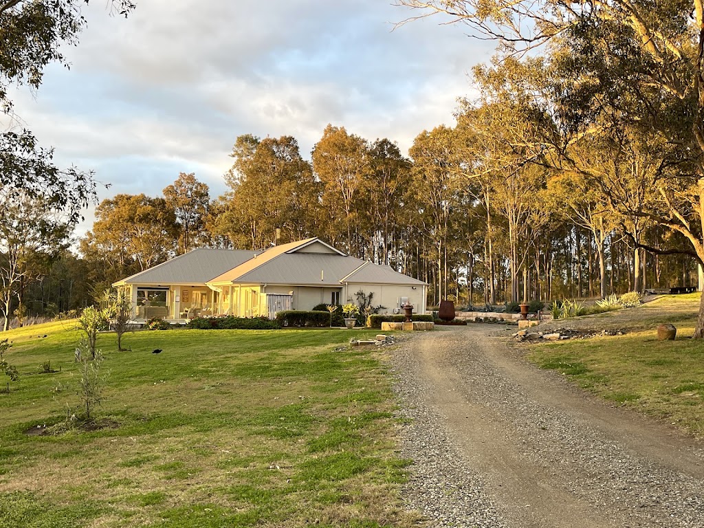 Mistletoe Lakehouse - Book Direct with Owner | 78 Mistletoe Ln, Pokolbin NSW 2320, Australia | Phone: 0488 881 100