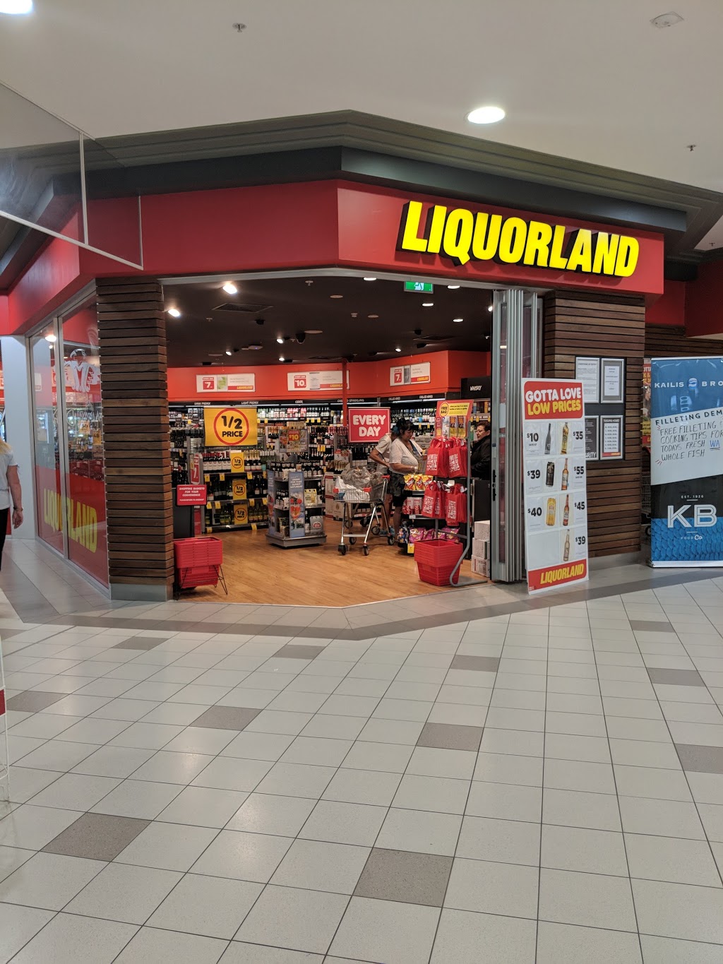 Liquorland South Lake | store | Shop 11-13 Lakes Shopping Centre Corner North Lake Road and, Omeo St, South Lake WA 6164, Australia | 0894177772 OR +61 8 9417 7772