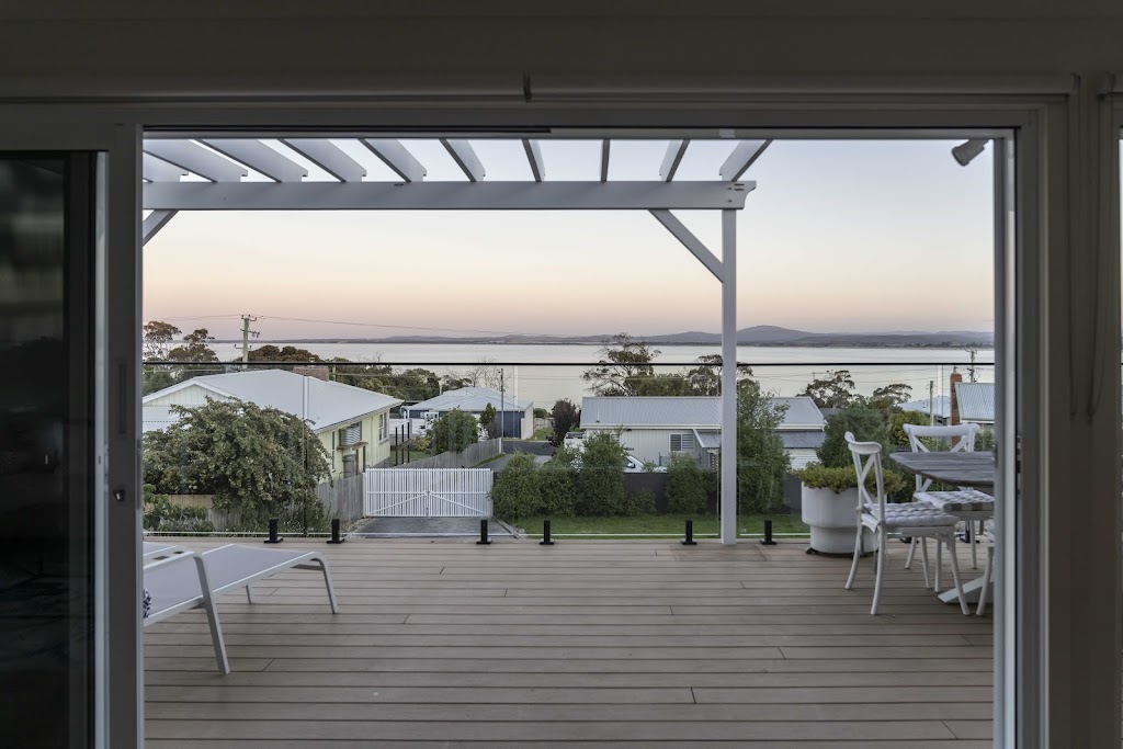 The Deck on Westwood (Airbnb) | 123A Westwood St, Bridport TAS 7262, Australia | Phone: 0438 604 469