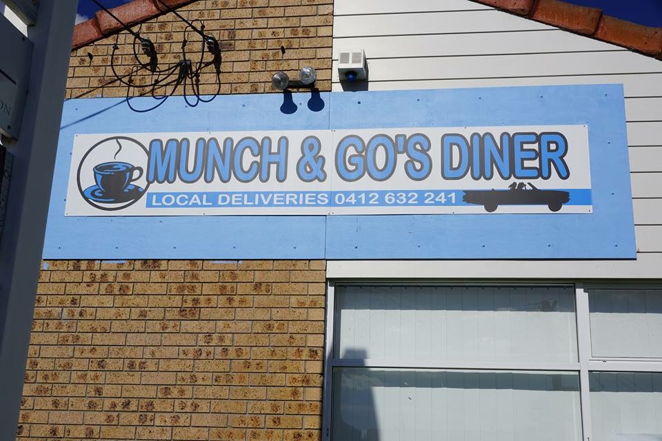 Munch & Gos diner | meal takeaway | 8/17-19 Industrial Rd, Oak Flats NSW 2529, Australia | 0412632241 OR +61 412 632 241