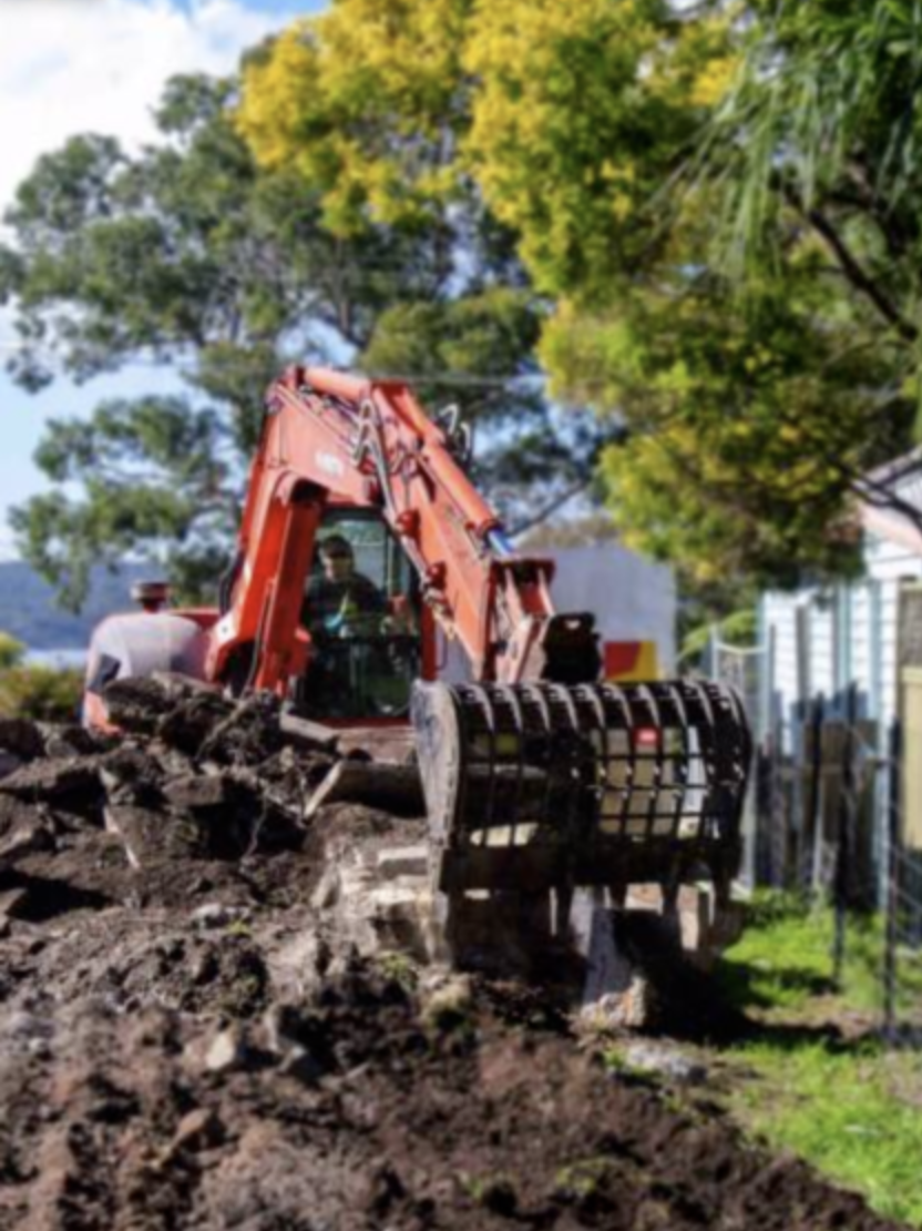 Lakeside Demolition | 37 Grant Rd, Coal Point NSW 2283, Australia | Phone: 0420 943 735