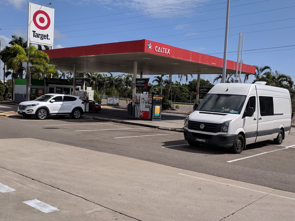 Photo by Steven Foot. Caltex Woolworths | gas station | 35 Kings Rd, Pimlico QLD 4812, Australia | 0747245750 OR +61 7 4724 5750