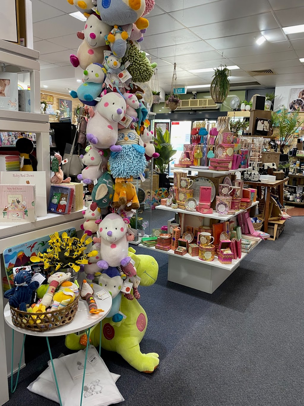 Glenmore News & Gifts | store | Shop 2/309-315 Farm St, Norman Gardens QLD 4701, Australia | 0749284960 OR +61 7 4928 4960