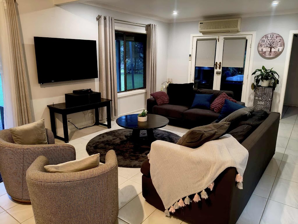 Hunter Holidays | 14 Valley View Pl, Nulkaba NSW 2325, Australia | Phone: 0402 768 103