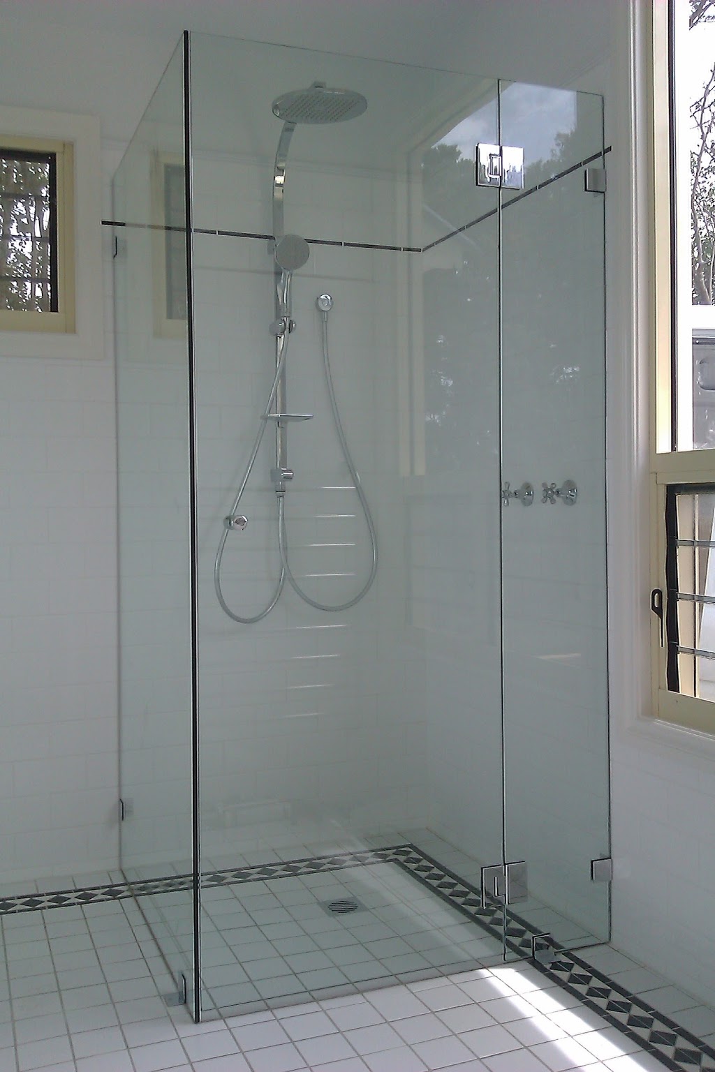 Eastcoast Shower Screens and Mirrors | Unit 4, 207 Princes Highway, entry via, Central Ave, South Nowra NSW 2541, Australia | Phone: (02) 4421 0670