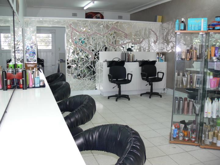 Hair Antics | hair care | 92 Cawarra Rd, Caringbah NSW 2229, Australia | 0295242243 OR +61 2 9524 2243